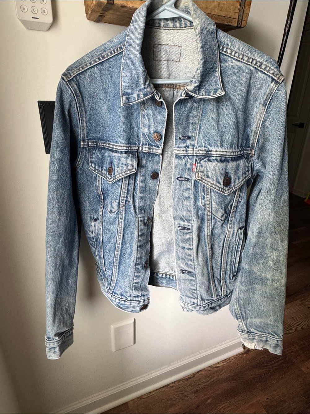 Levi’s men’s vintage trucker denim jean jacket 40L distressed
